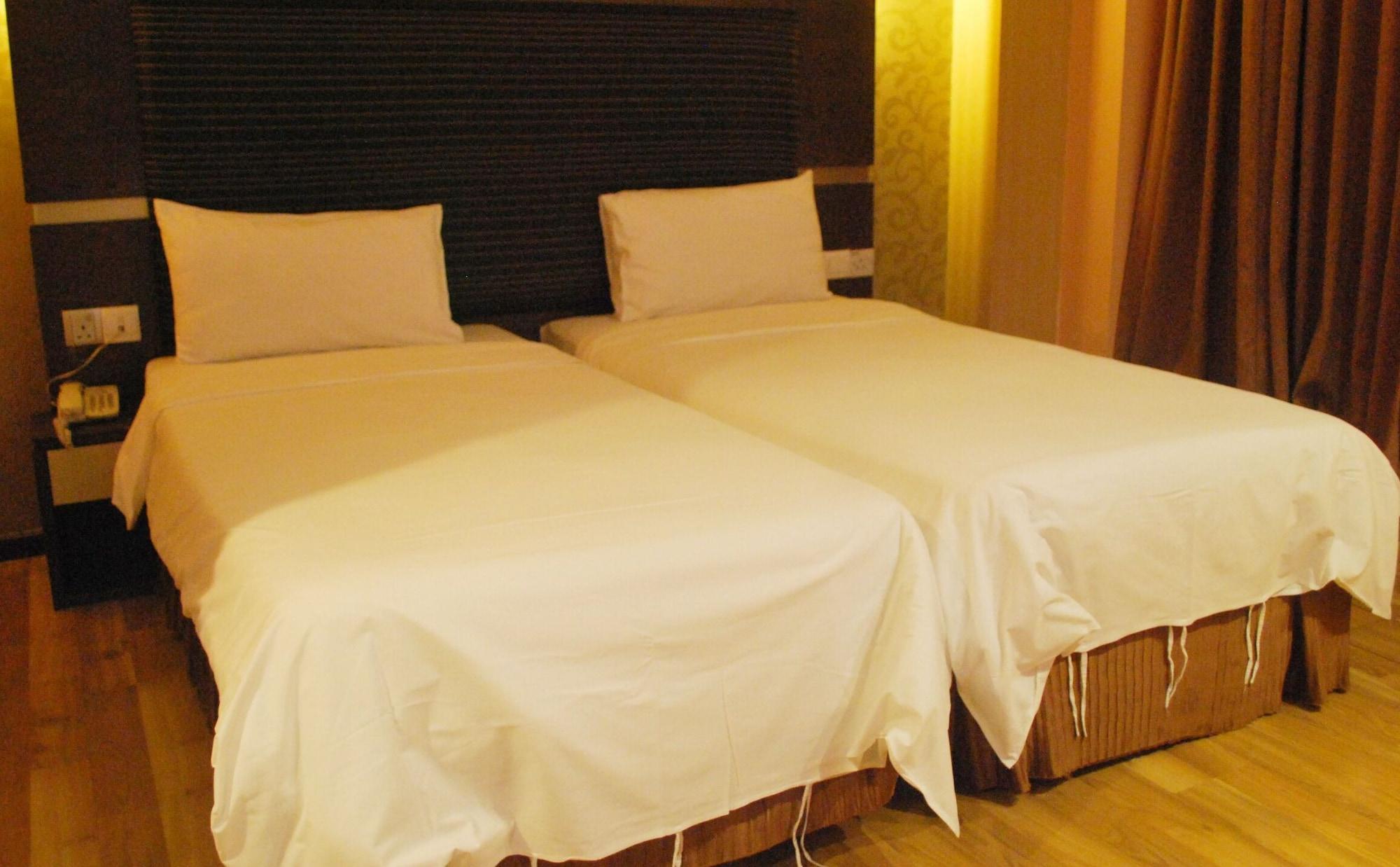 Courtyard Hotel 1Borneo Kota Kinabalu Buitenkant foto