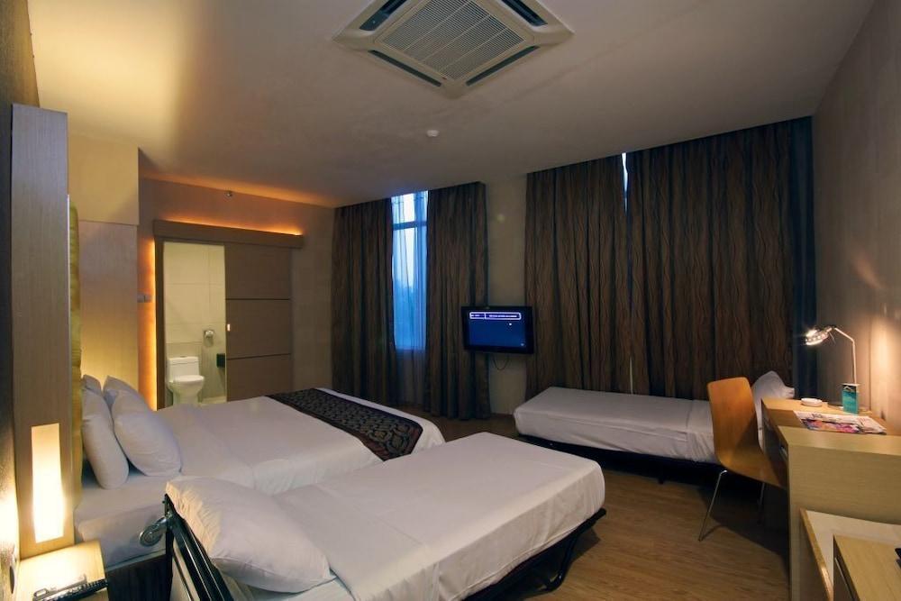 Courtyard Hotel 1Borneo Kota Kinabalu Buitenkant foto