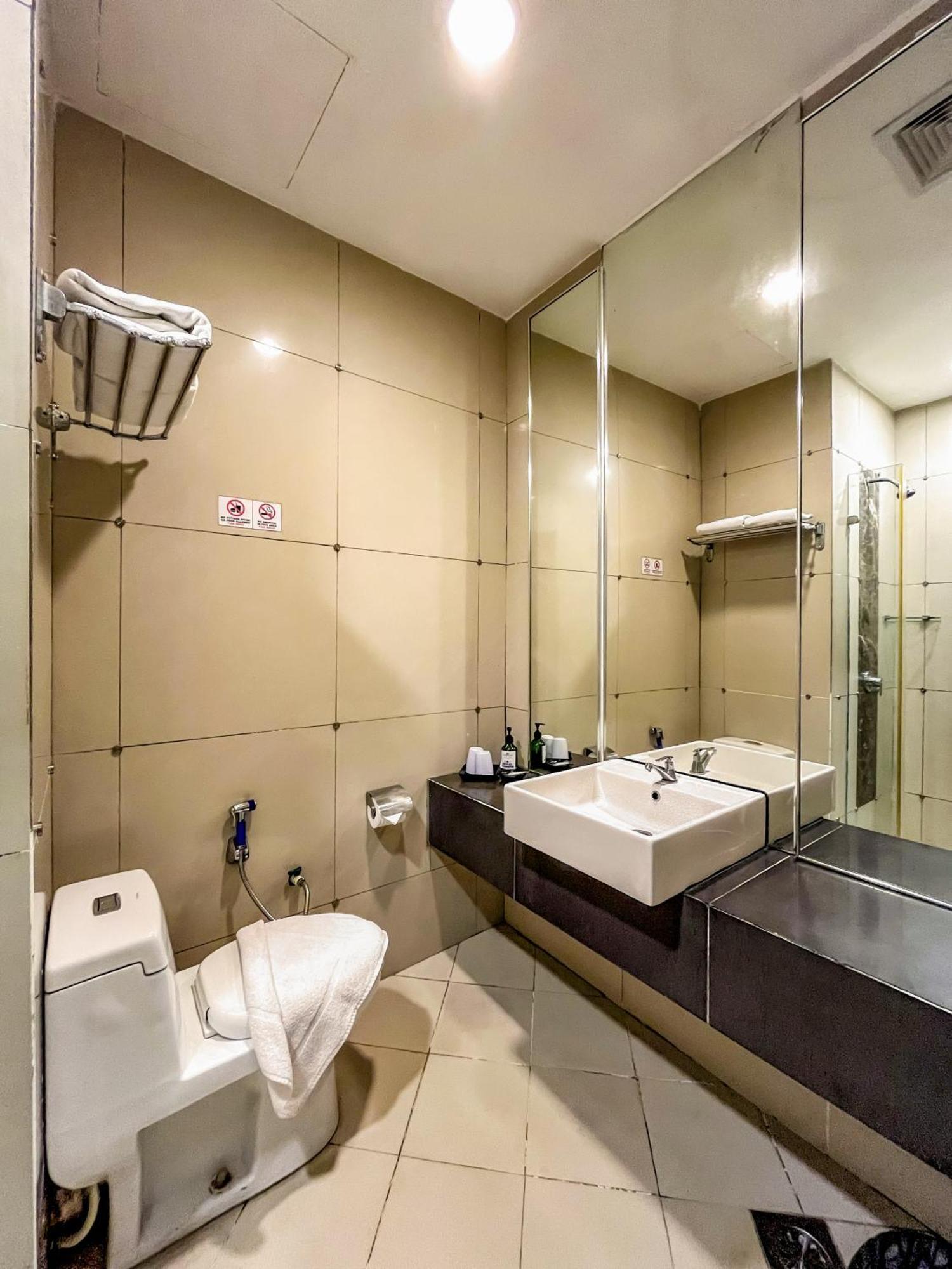 Courtyard Hotel 1Borneo Kota Kinabalu Buitenkant foto