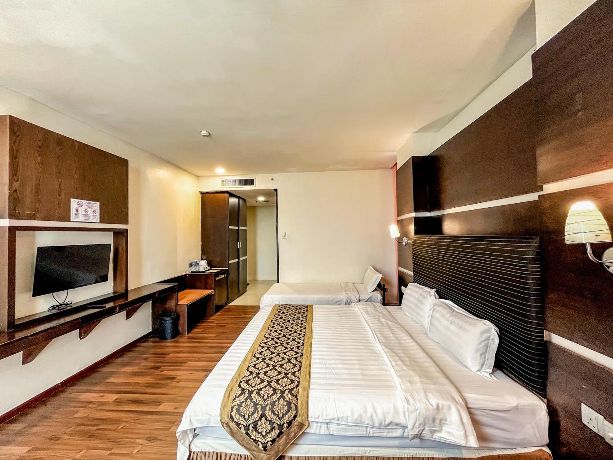 Courtyard Hotel 1Borneo Kota Kinabalu Buitenkant foto