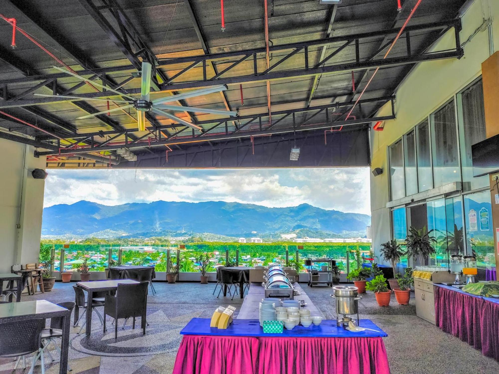 Courtyard Hotel 1Borneo Kota Kinabalu Buitenkant foto