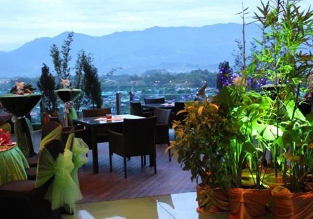 Courtyard Hotel 1Borneo Kota Kinabalu Buitenkant foto